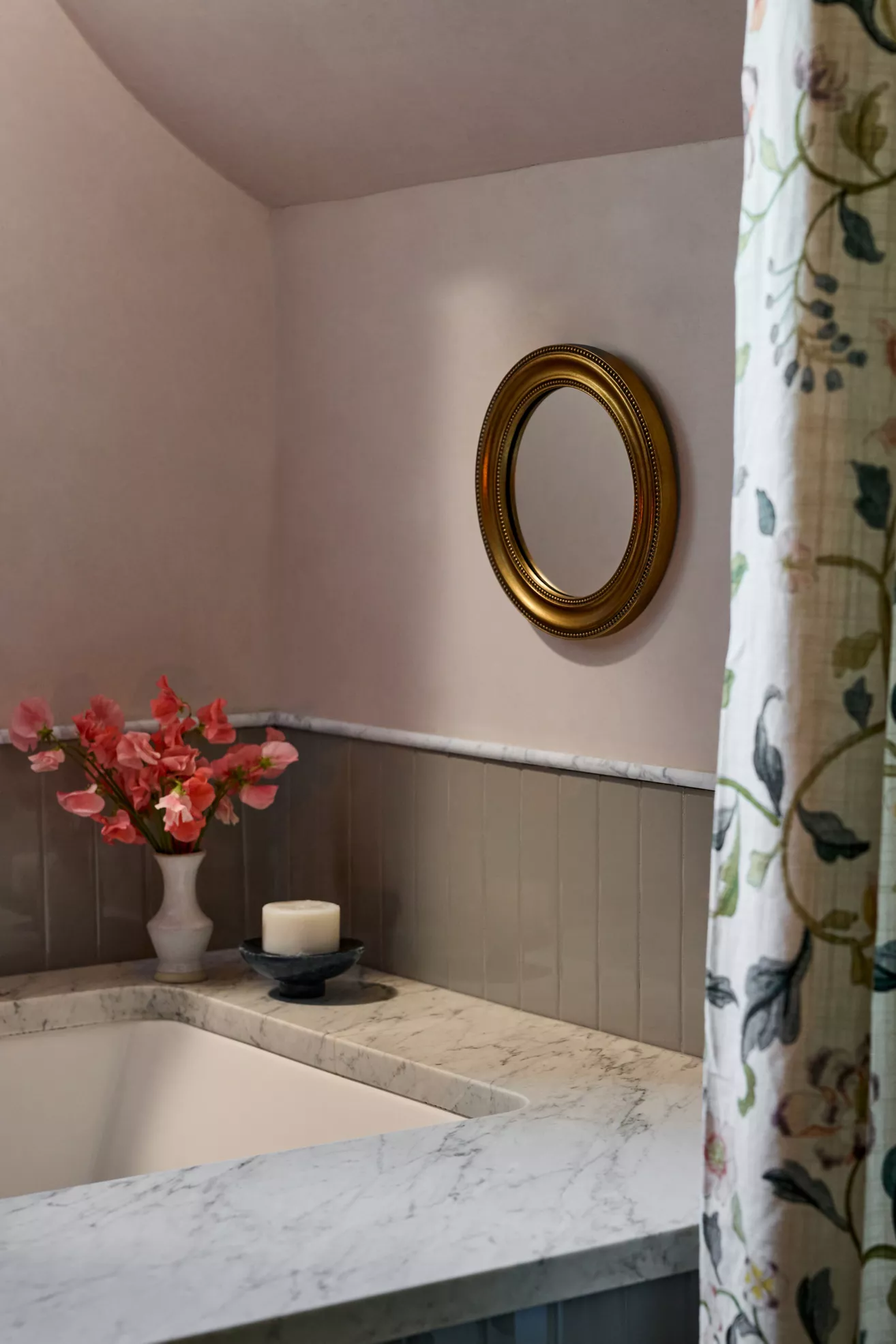 The Gleaming Louie Beaded Round Gallery Wall Mirror
