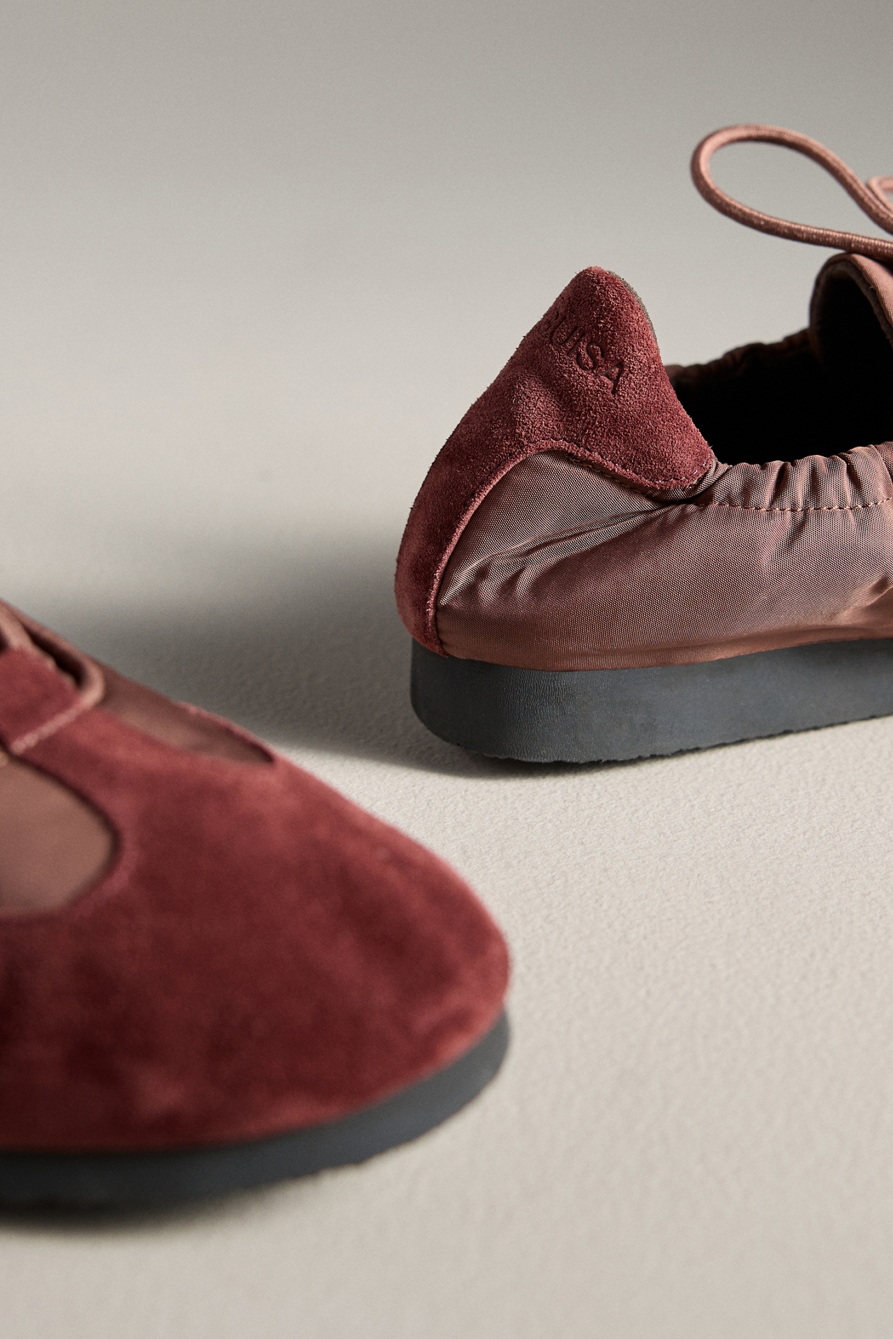 Naguisa Raluca Lace-Up Scrunch Sneakers