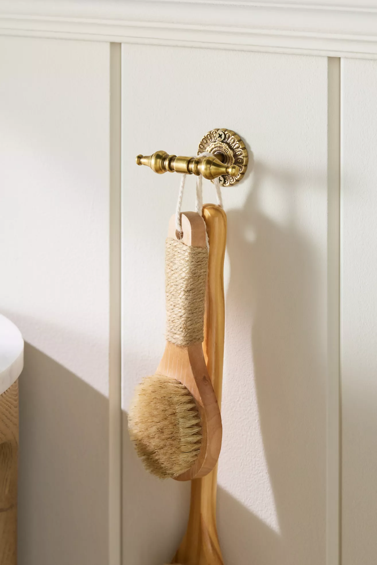 Ida Heritage Brass Scalloped Feather Peacock Bath Hook - thumbnail 3