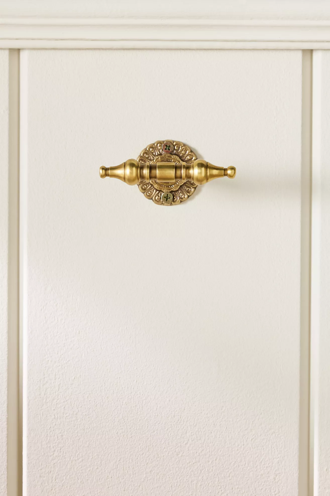 Ida Heritage Brass Scalloped Feather Peacock Bath Hook - thumbnail 4
