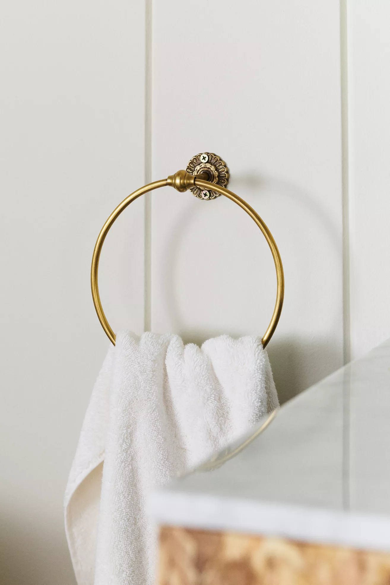 Ida Heritage Brass Scalloped Feather Peacock Towel Ring