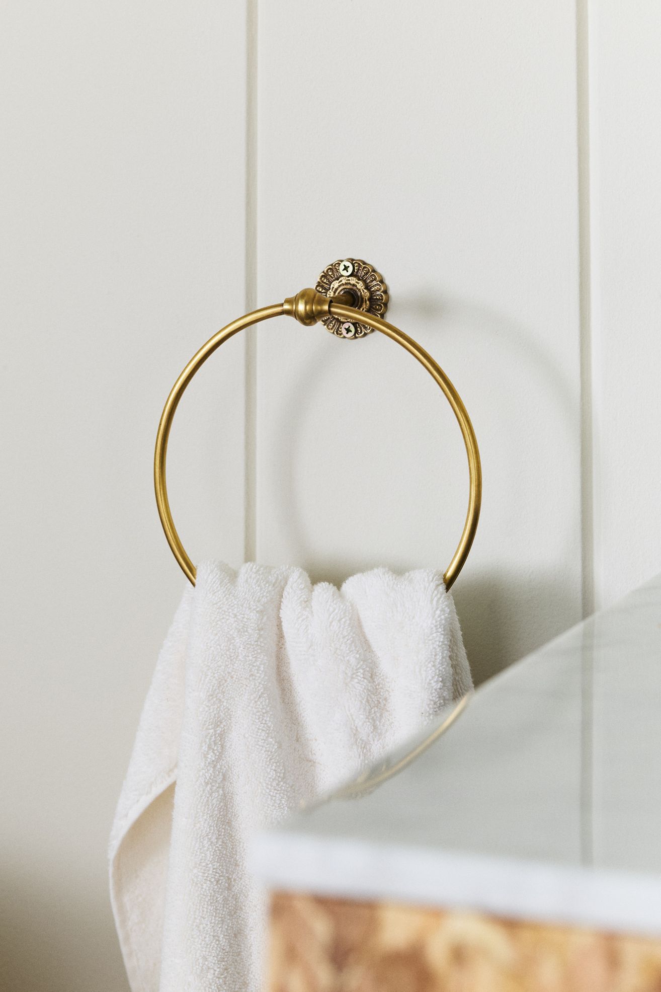 Ida Heritage Brass Scalloped Feather Peacock Towel Ring - Antiqued Brass, One Size