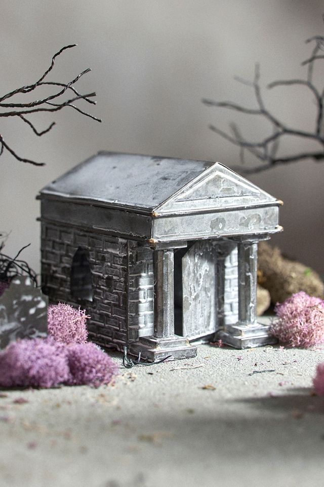 Concordville Spooky Village Mausoleum #4
