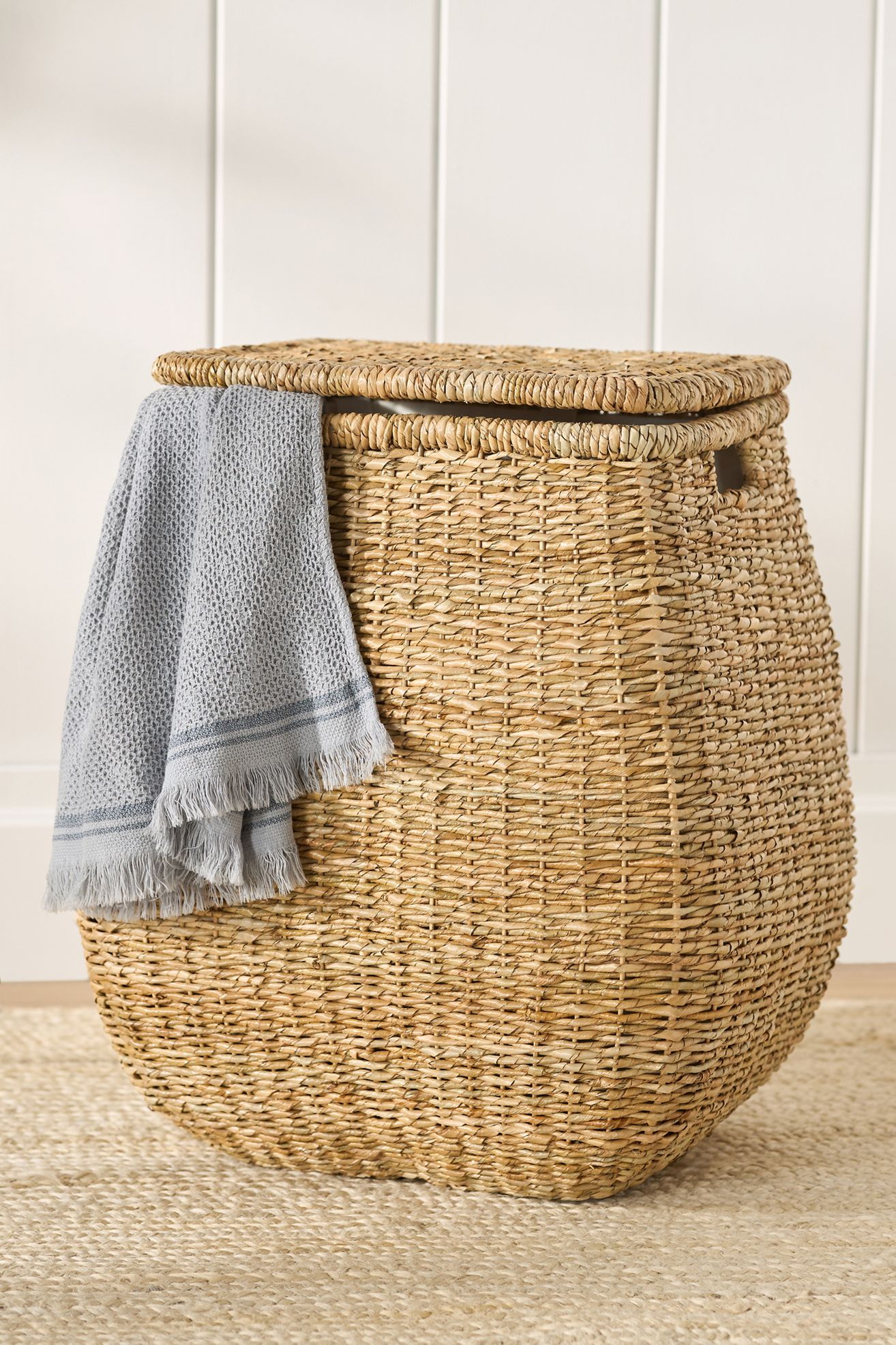Woven Lidded Seagrass Hamper with Handles - Natural, One Size