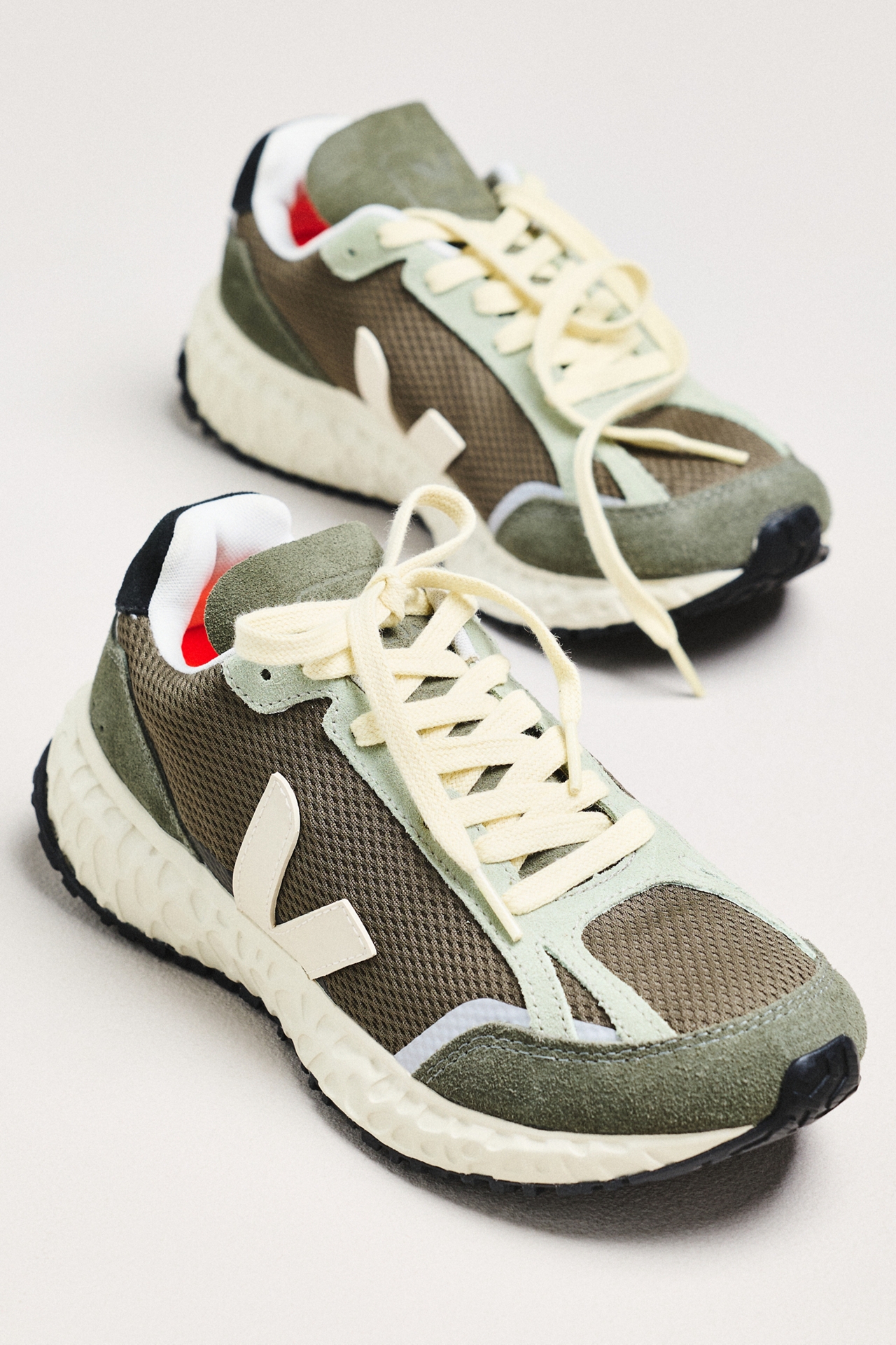 Veja Condor Royale Alveomesh Sneakers