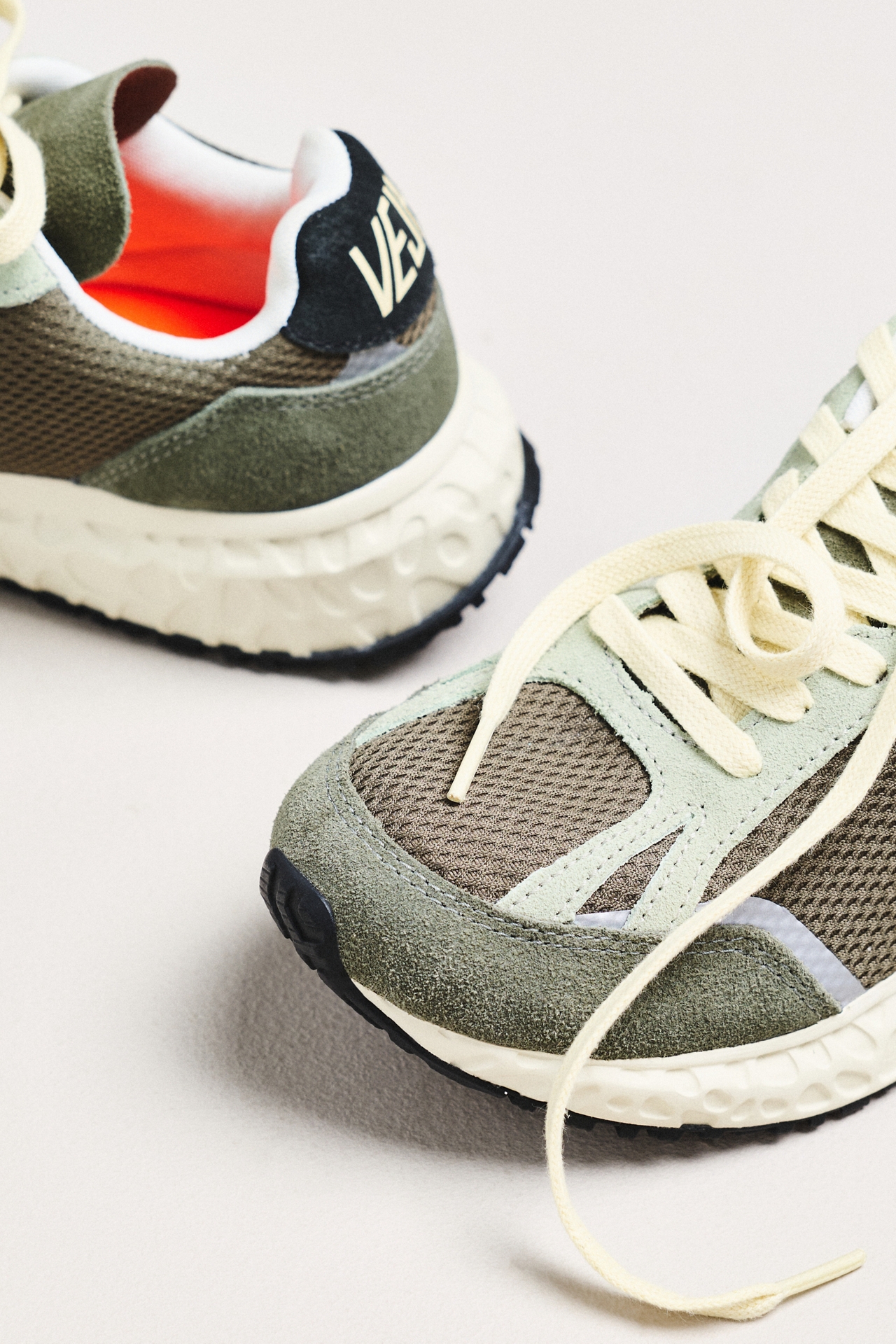 Veja Condor Royale Alveomesh Sneakers
