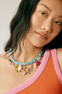 Anthropologieアンソロポロジートライアングルネックレス Anthropologieアンソロポロジー ミニトライアングルネックレス
