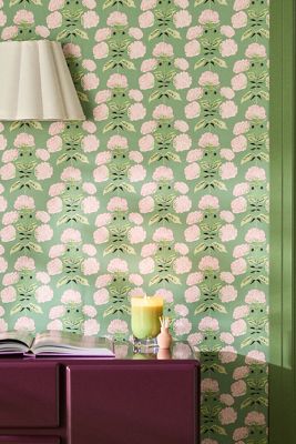 Hydrangea Bloom Floral Peel-and-Stick Wallpaper