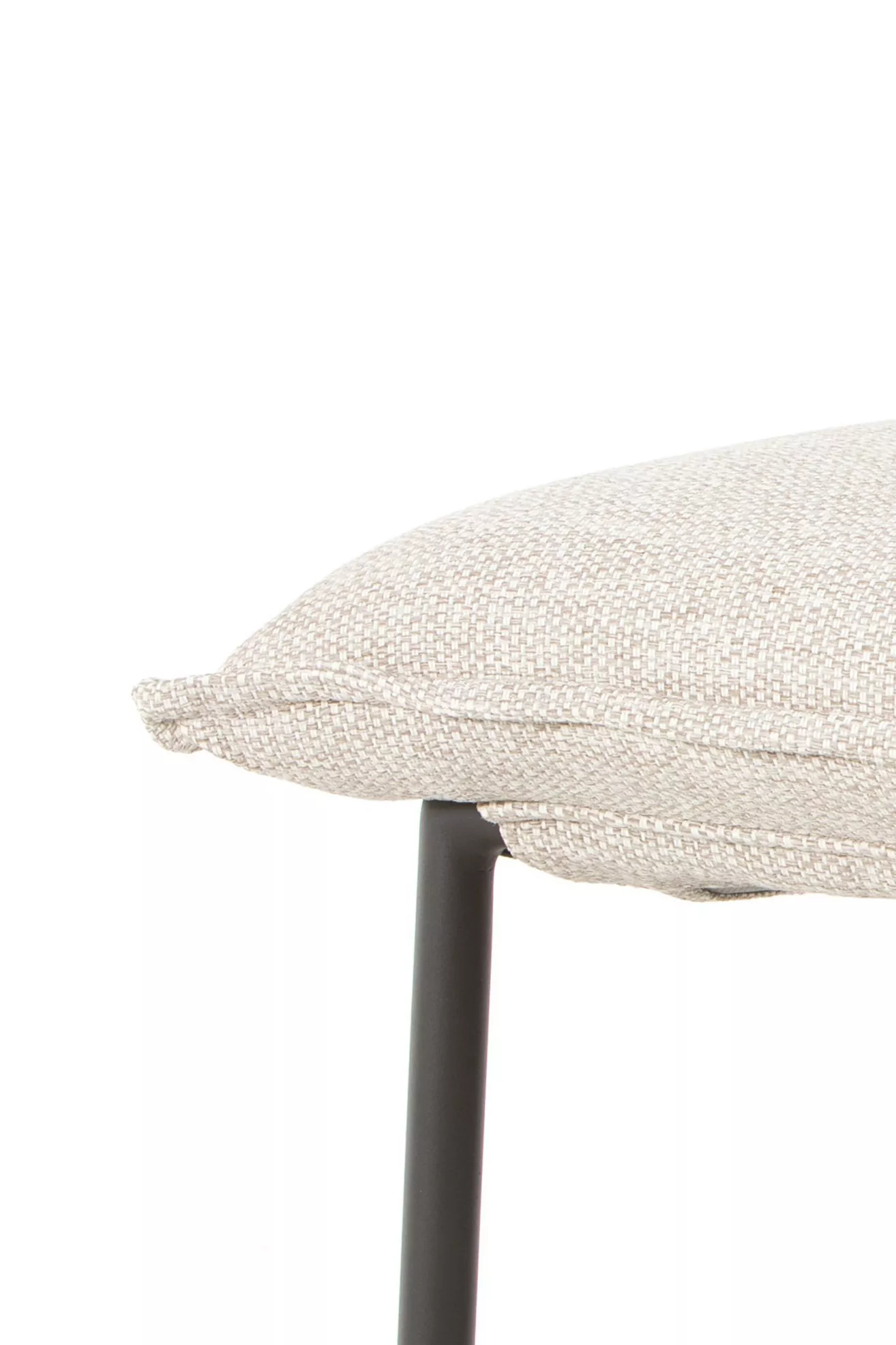 Pillowed cushion edge and seam on Vega stool