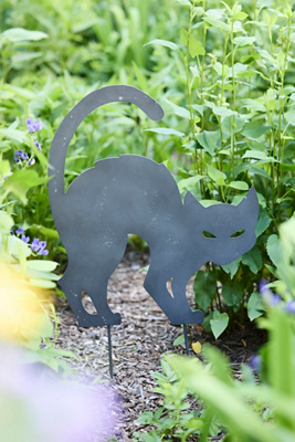 Terrain Scaredy Cat Iron Garden Stake