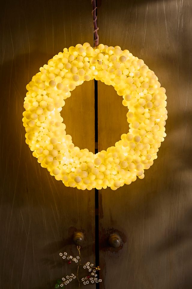 Stargazer Cherry Ball 2-Function Light Wreath
