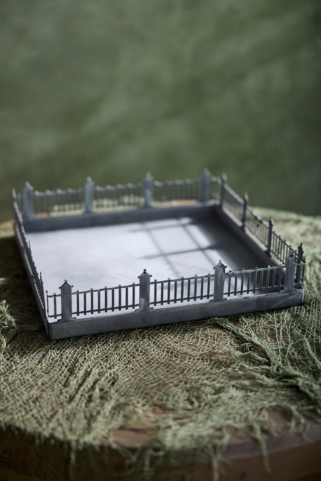 Concordville Spooky Village Fenced Tray #1