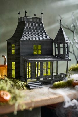 Concordville Spooky Village Victorian House