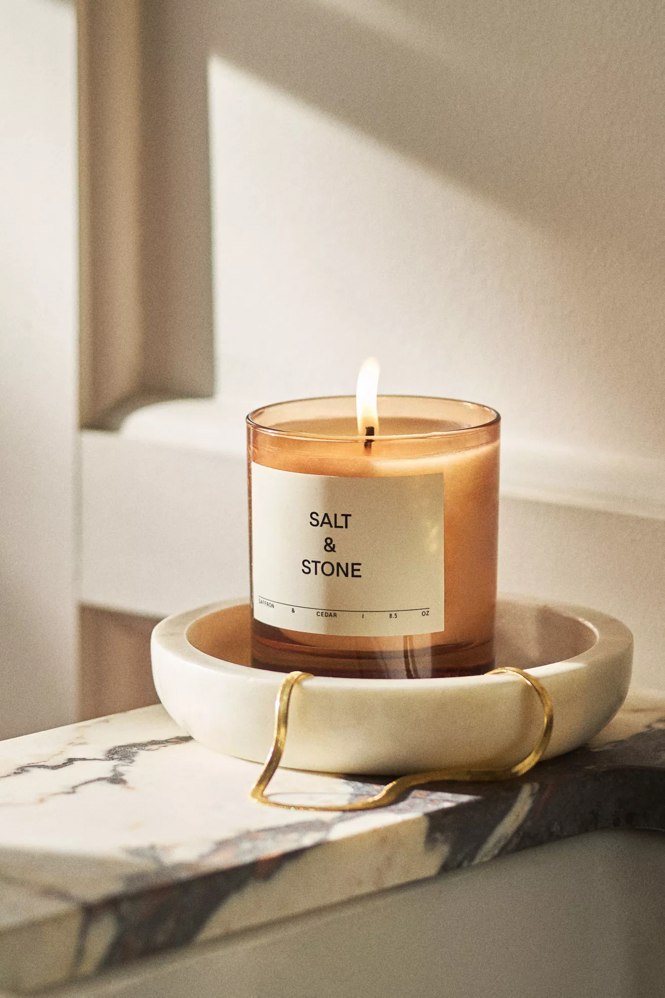 SALT & STONE Fresh Bergamot & Hinoki Candle - thumbnail 3