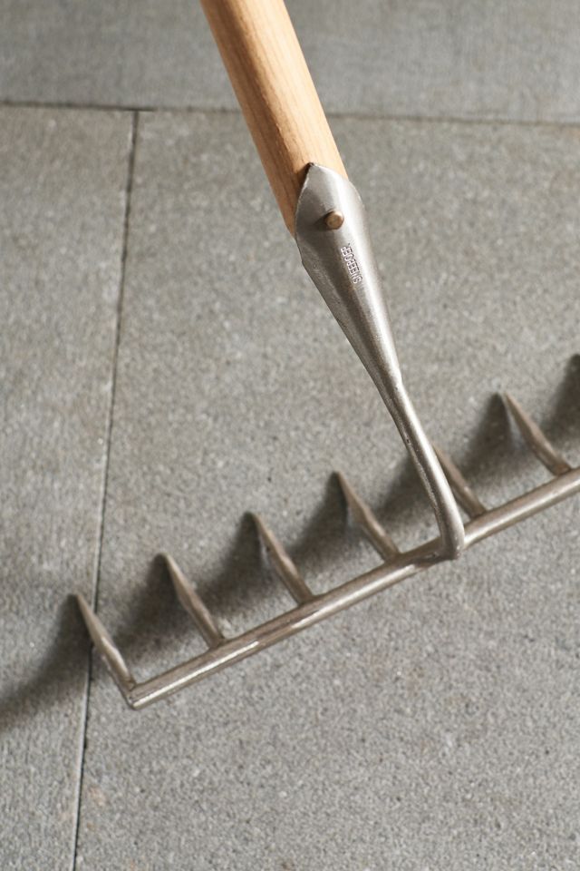 Sneeboer Eight-Tooth Garden Rake | Terrain