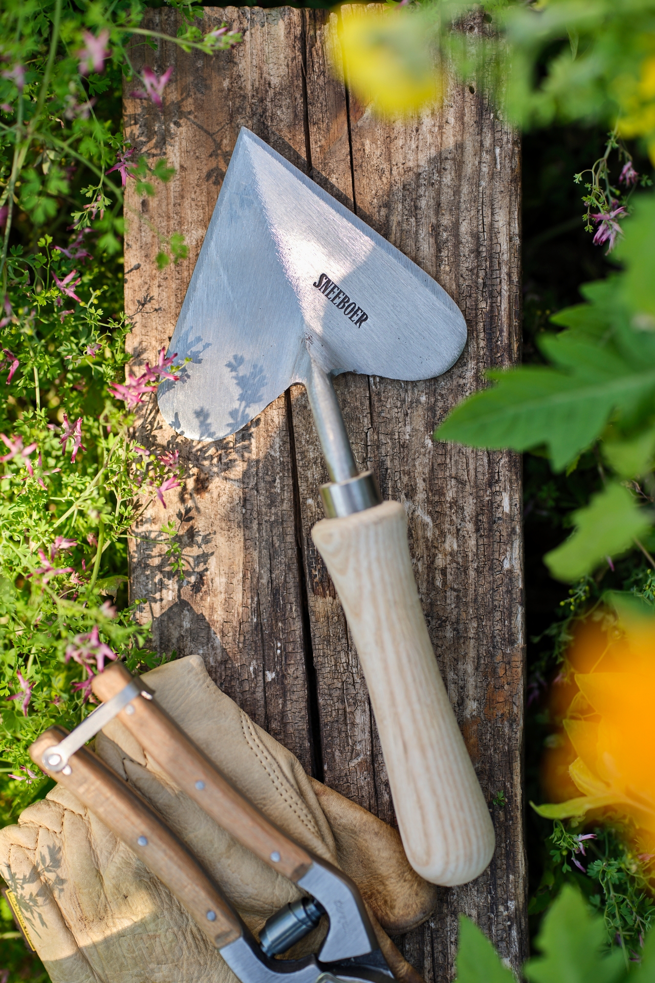 Sneeboer Heart-Shaped Trowel