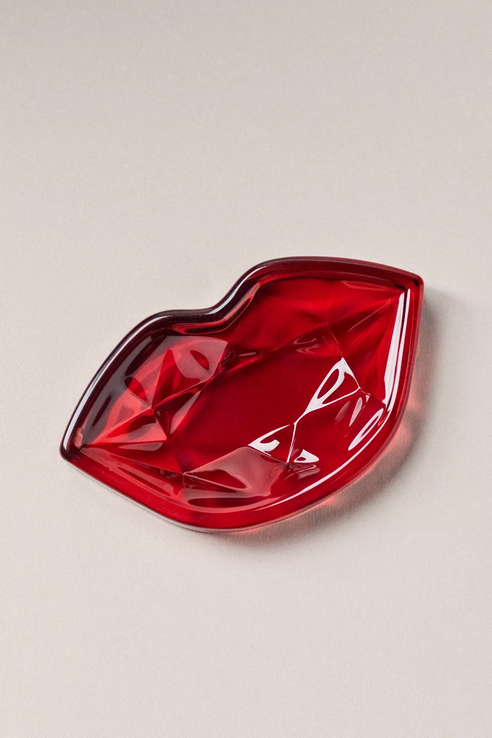 A red dish shaped like lips