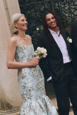 【Anthropologie】V. Chapman 花柄ロングドレス V. Chapman Carmen Corset Front-Slit Ruffled Gown | Anthropologie