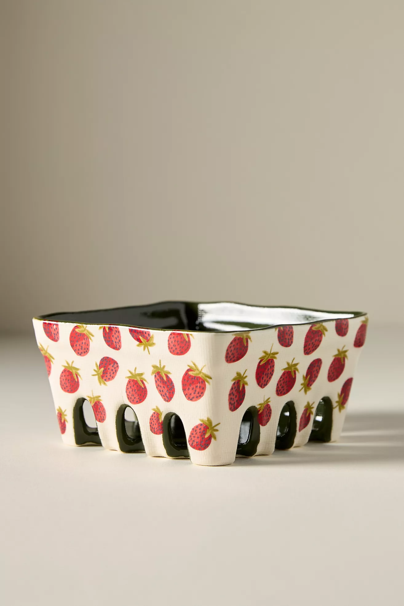 Berry Icon Handpainted Stoneware Fruit Basket - thumbnail 4