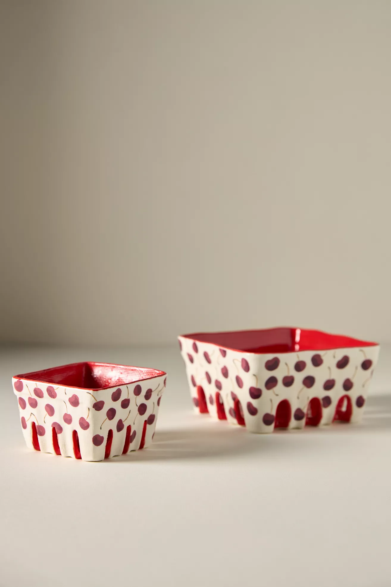 Berry Icon Handpainted Stoneware Fruit Basket - thumbnail 8