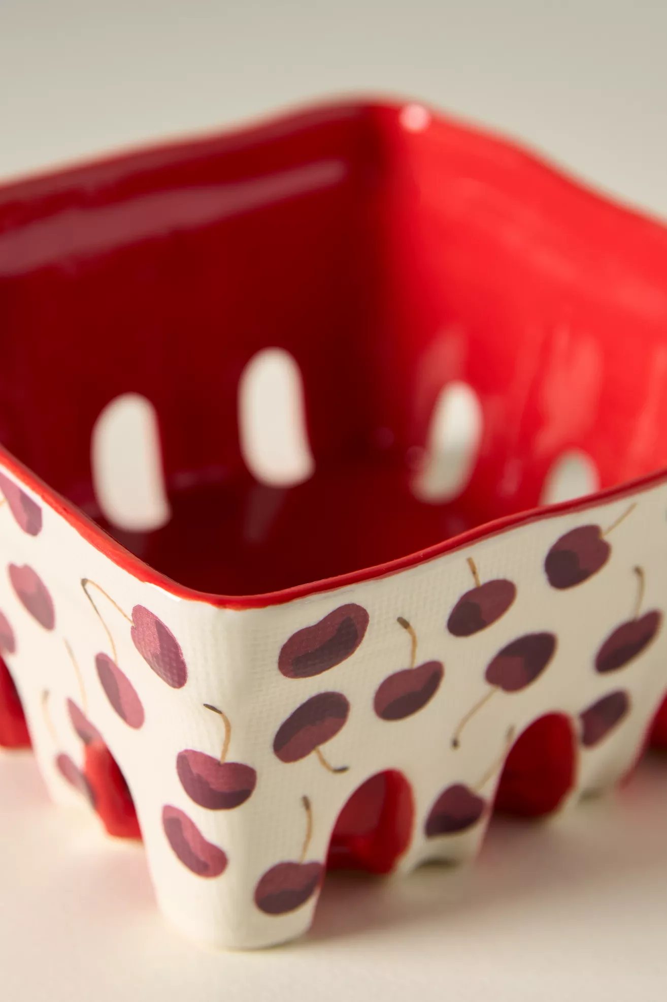 Berry Icon Handpainted Stoneware Fruit Basket - thumbnail 9