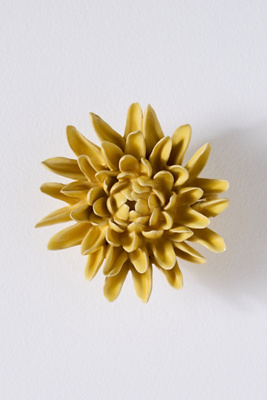 Chive Yellow Ceramic Flower Gallery Wall Charm In Gold