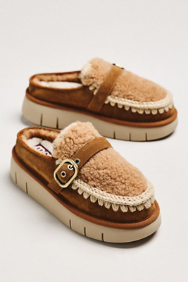 Mou Buckle Sheepskin Slippers In Brown