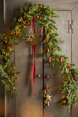 Pre-Lit Faux Norway Spruce Garland, 9’