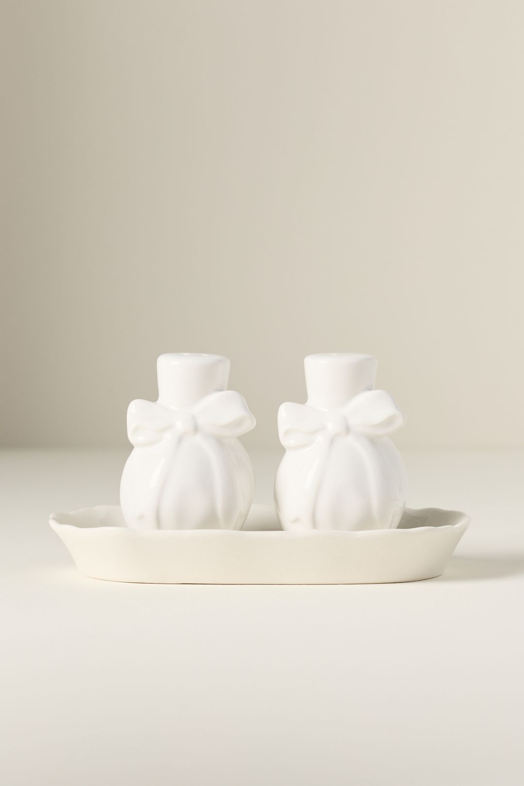 Benedita Stoneware Bow Salt & Pepper Shakers - White, Set Of 2
