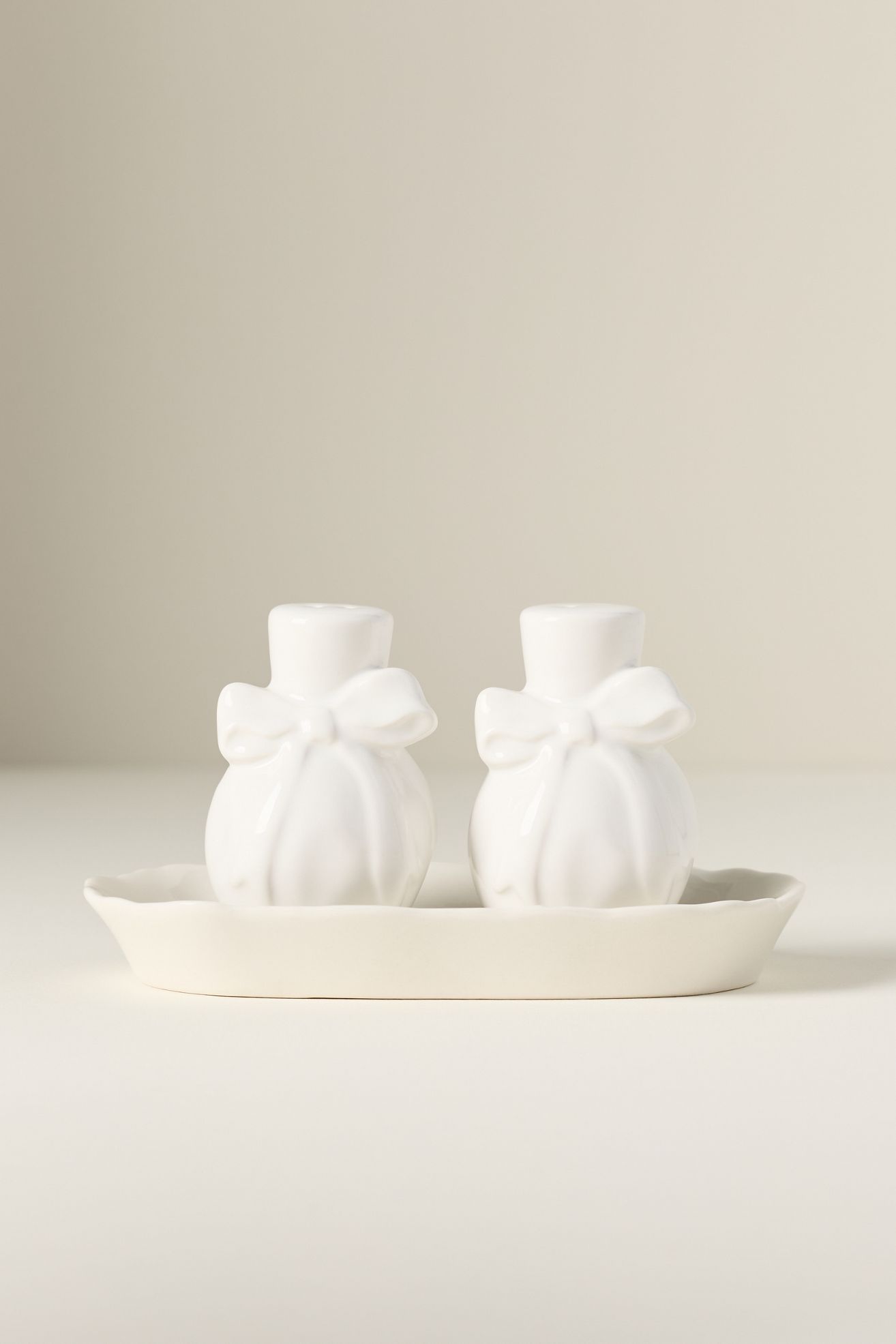 Benedita Stoneware Bow Salt & Pepper Shakers - White, Set Of 2