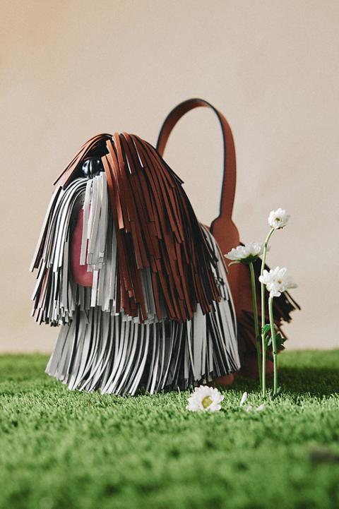 JW PEI Fringe Dog Shoulder Bag