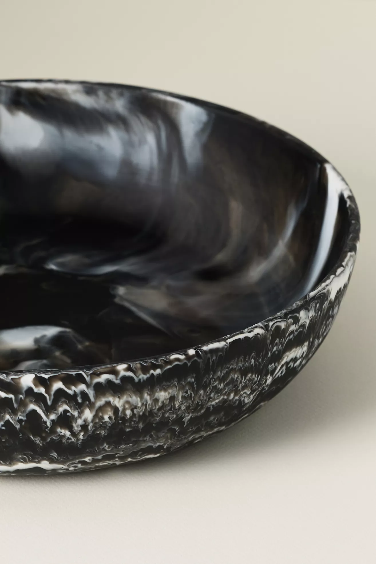 Blue Pheasant Hugo Large Resin Serving Bowl - thumbnail 3