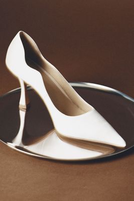 Lola Cruz Wavy Pumps