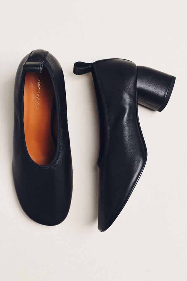 Glove Round-Toe Pumps #1