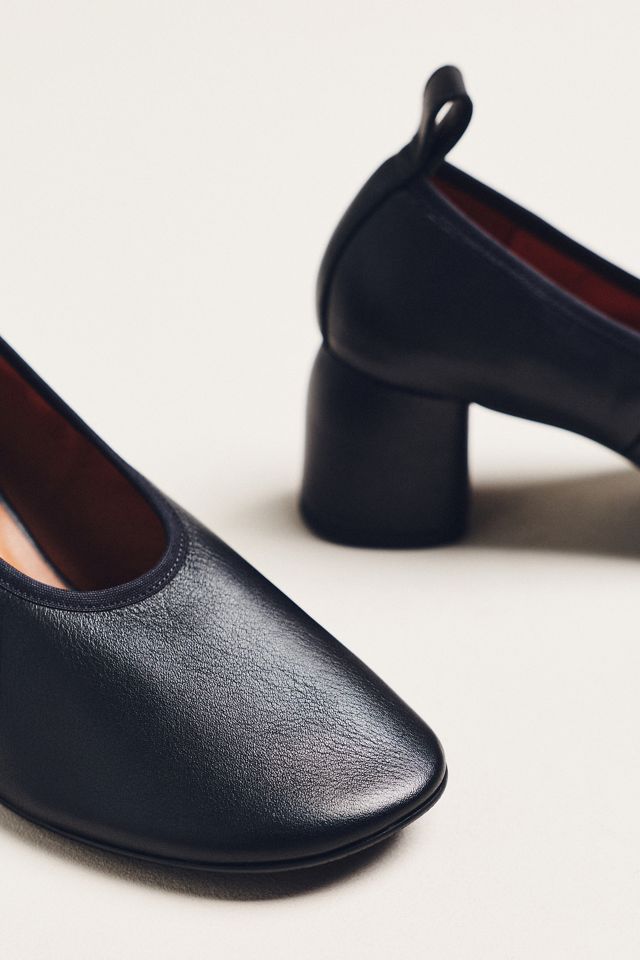 Glove Round-Toe Pumps #2