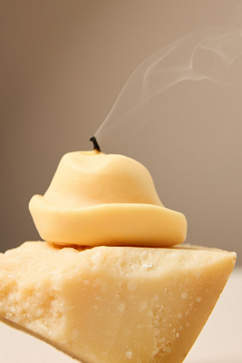 Nata Concept Store Nata Tortellini Pasta Shaped Wax Candle