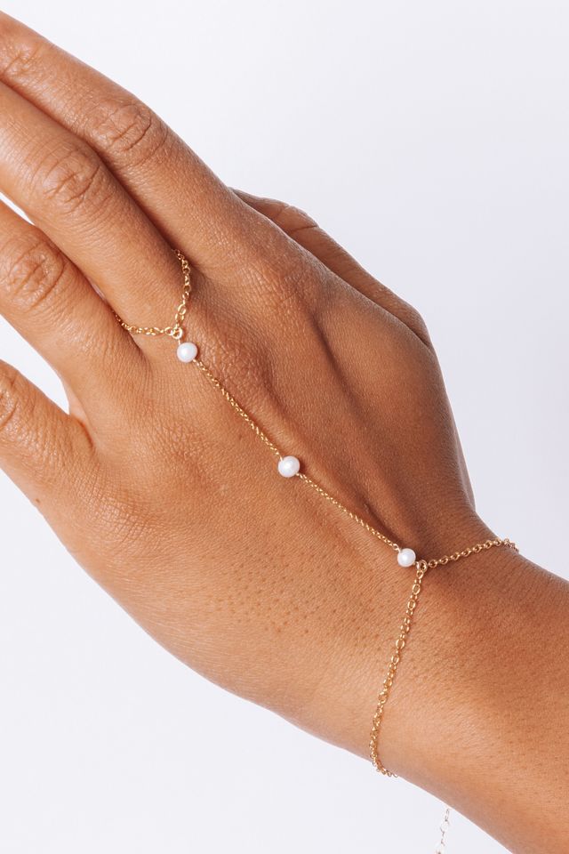 Set & Stones Bobbi Pearl Hand Chain #1