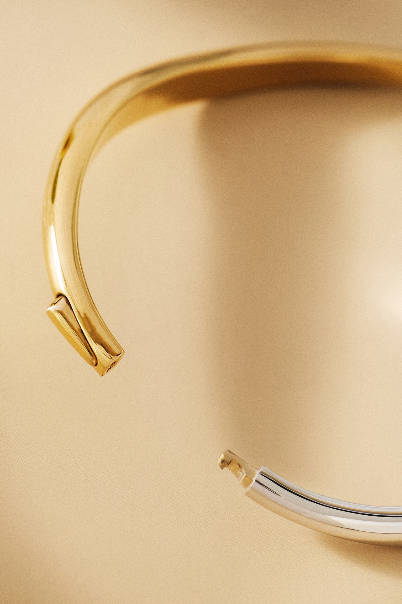 Missoma Savi Signature Hinged Bangle Bracelet