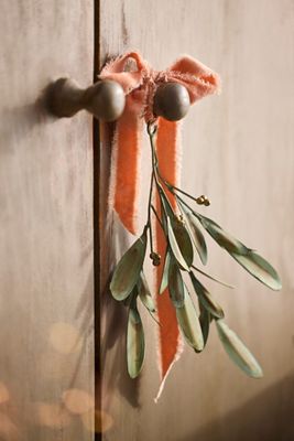 Green Mistletoe Iron Bunch