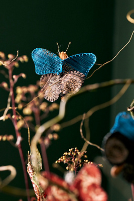 Terrain Sari Moths Garland