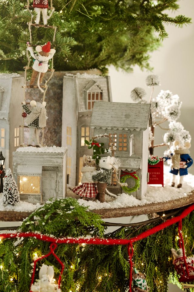 Under the Mistletoe Felt Critter Scene #2