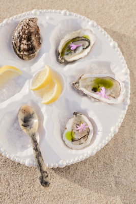 Perla Stoneware Oyster Plate