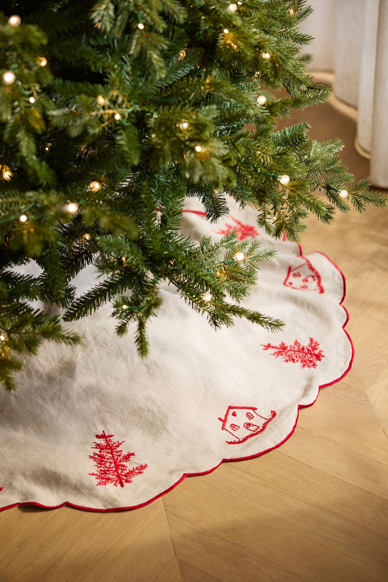 Holiday Houses Scalloped Linen Tree Skirt - Multi, Standard, One Size