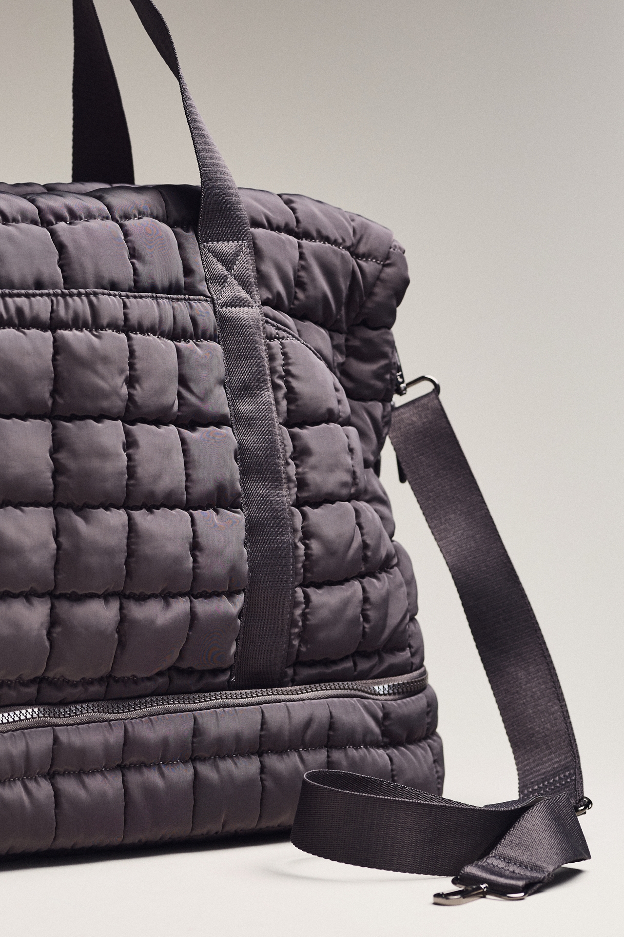 Urban Expressions Quilted Puffer Globetrotter Weekender Tote