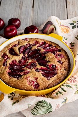 Autumn Bounty Stoneware Pie Dish