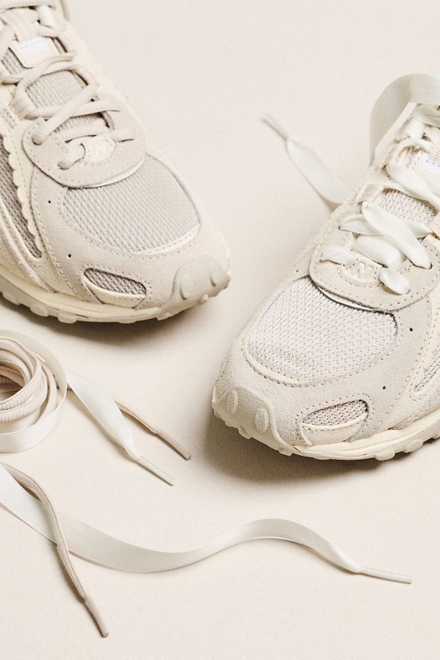 New Balance 204L Sneakers