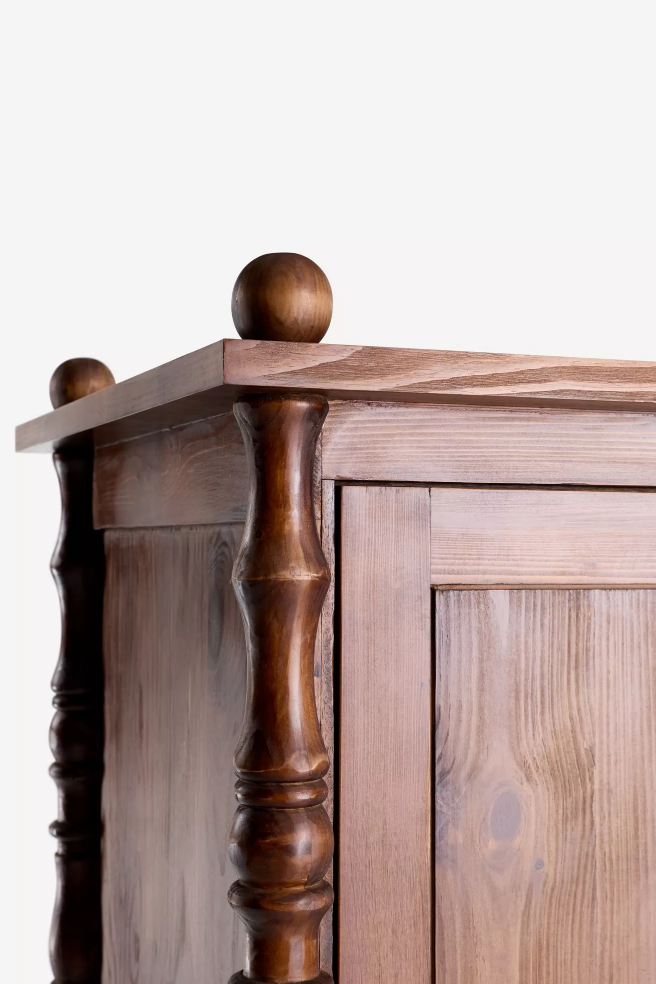 Spindle Armoire - thumbnail 5