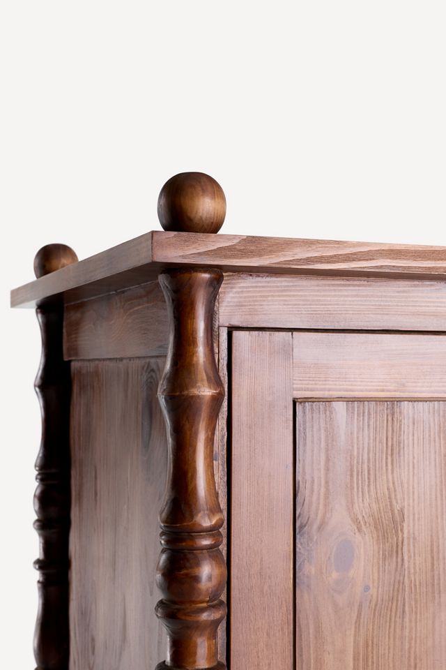 Spindle Armoire #4