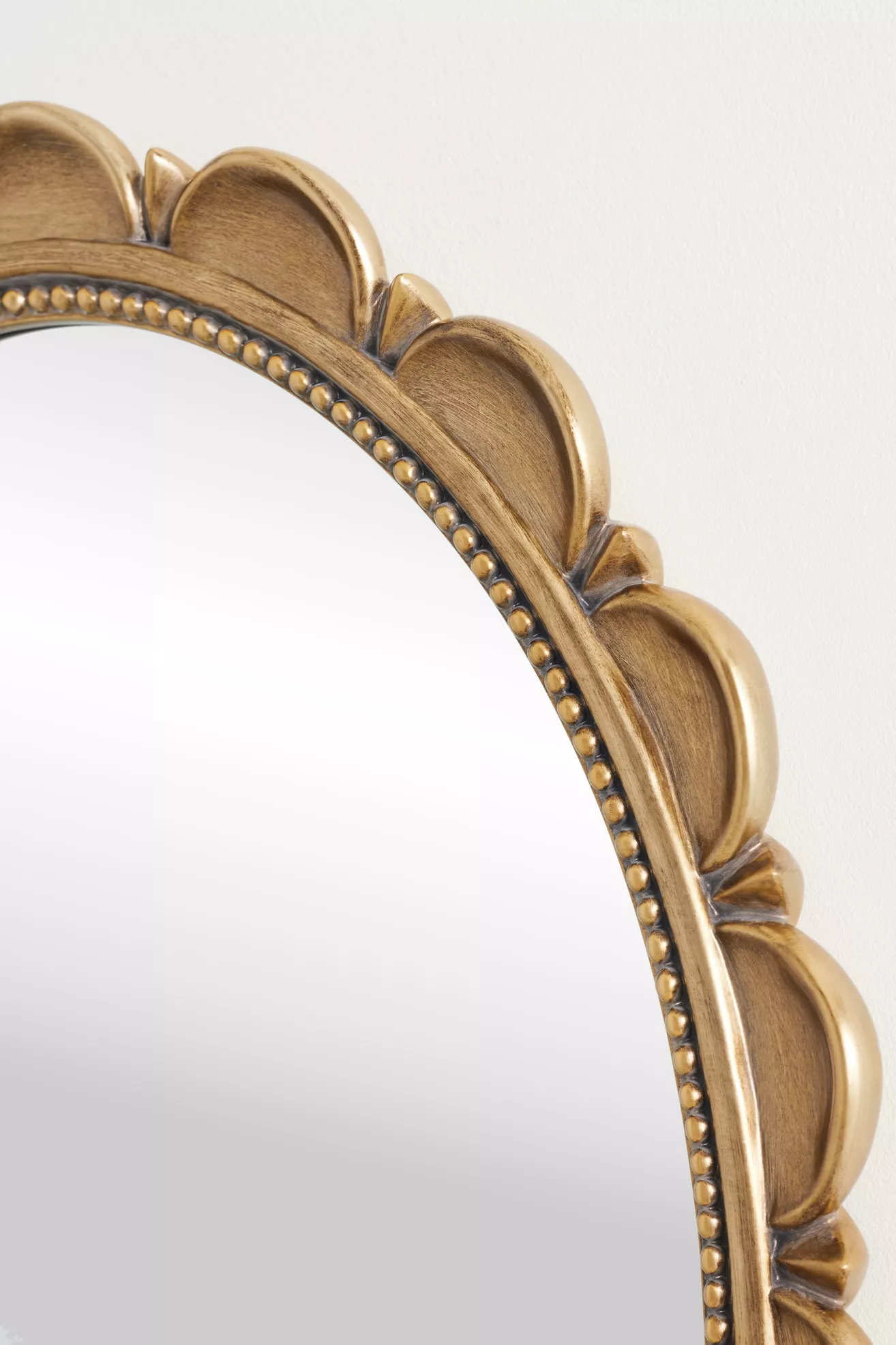 Louisa Scalloped Oval Wall Mirror - thumbnail 3