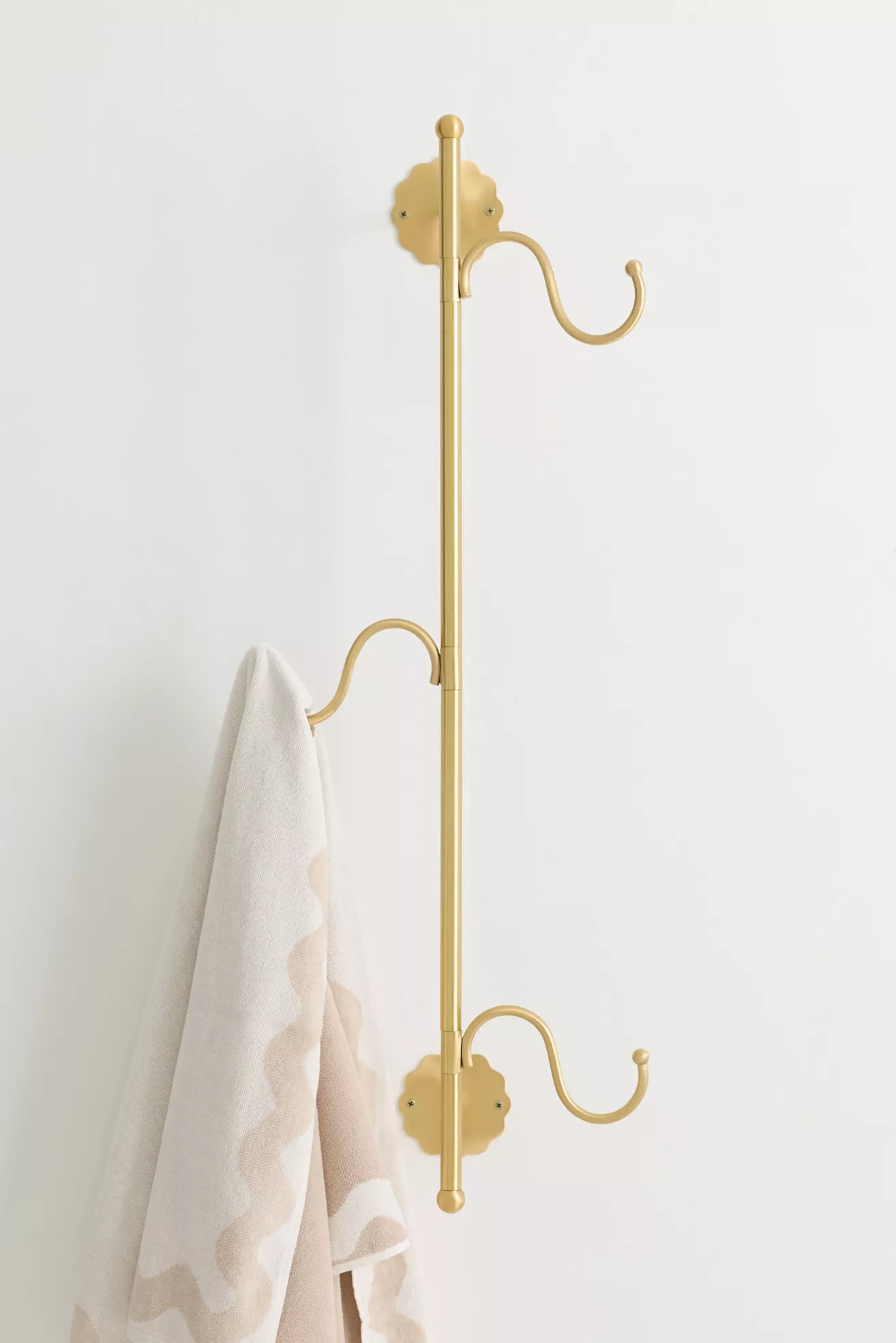 Wiggle Scalloped Brass Swivel Hook Rack - thumbnail 2